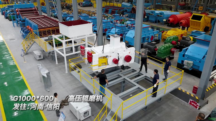大型高壓輥磨機粉碎玄武巖時產200噸，能耗低產能高