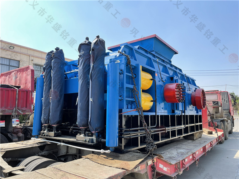 2PGY2000x1200大型全自動(dòng)液壓對(duì)輥制砂機(jī)發(fā)往鉬都--洛陽欒川